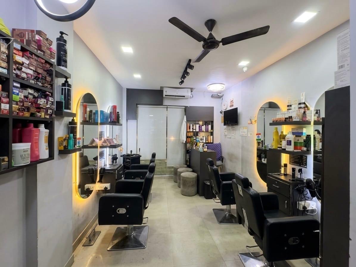 Reception and waiting area of the salon